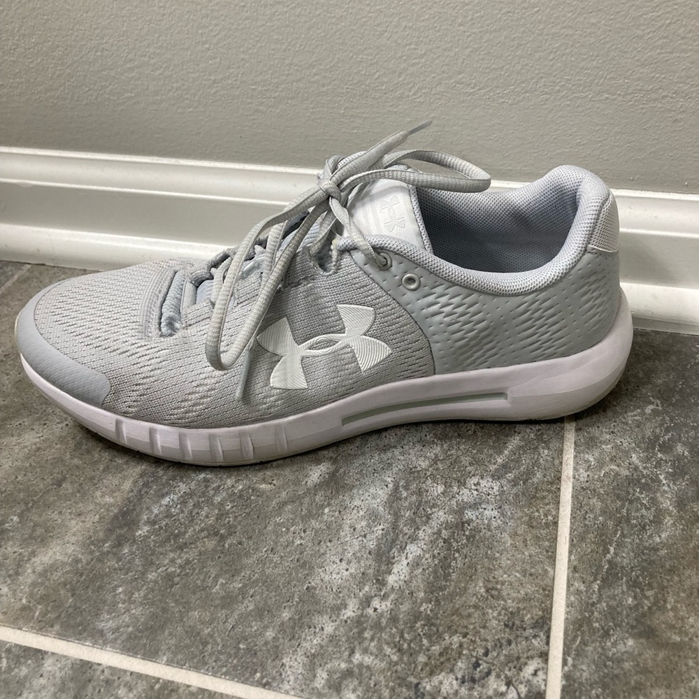 🤍 Women’s Under Armour Sneakers